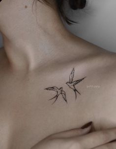 Ephemeral Tattoo, Bone Tattoos, Tiny Tattoo, Collar Bone Tattoo, Classy Tattoos, Discreet Tattoos, Small Tattoo Designs, Elegant Tattoos