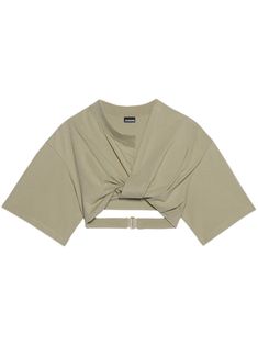 khaki jersey texture twist detailing round split neck rear hook fastening short sleeves cropped Jacquemus Top, Tshirt Crop Top, Tshirt Crop, Cropped Tshirt, Khaki Tops, Versace Outfit, Yoko London, City Dress, Cropped Tops