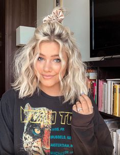 Hairstyles 15, 15 Hairstyles, Crimped Hair, Valentino Fashion, Wavy Style, Blonde Hair Looks, Peinados Fáciles Para Cabello Corto, Penteado Cabelo Curto, Iconic Style