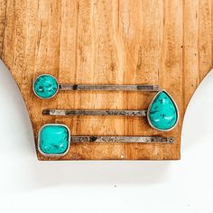 Set of three silver hair pins. Each hair pin has a single turquoise stone in a different shape. These shapes include a circle, teardrop, and a square. These hair pins are pictured on a brown block on a white background. Turquoise Wedding Jewelry, Western Bride, Western Hair, Hand Pin, Western Turquoise, Turquoise Hair, Turquoise Wedding, Cute Accessories, Wedding Hair Clips