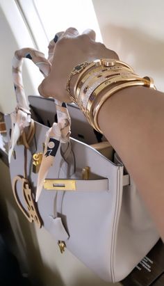 Lux Fashion, Luxury Magazine, Expensive Jewelry Luxury, Rich Girl Lifestyle, Hot Bags, Luxe Jewelry, Luxury Lifestyle Dreams, Luxe Life, Fancy Bags