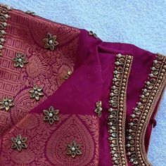 Kundan Blouse Work, Kundan Stone Aari Work Blouse Design, Stone Design On Clothes, Stone Blouse Designs, Kundan Stone Aari Work, Simple Pearl Work Blouses, Simple Stone Work Blouse Designs, Simple Stone Work Blouse