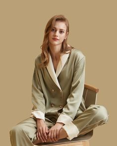 Indulge in the epitome of luxury and elegance with our Luxury French-Style Double-Row Buttons Velvet Pajama. Crafted with meticulous attention to detail, this pajama set combines timeless French-style with the perfect blend of comfort and sophistication. Double-Row Buttons Home Wear Pajama Outer Layer Skin-friendly and breathable, shiny and glossy, fine and soft, resistant to pilling Inner Layer-Hi-Tech Thermal Insulation Heavyweight Insulating Fabric 3 Colors for Luxury Pajamas for Women Elevat