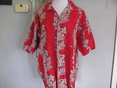 Vintage 90s red and light blue hawaiian floral button down front pocket shirt. In very good vintage condition. Tag size large. 100% cotton. Made in India.  MEASUREMENTS (laying flat)  CHEST approx 26 inches underarm to underarm  LENGTH approx 30 inches shoulder to bottom hem at longest point of hem Red Hibiscus, Blue Hawaiian, Hawaiian Islands, Island Beach, Pocket Shirt, Hibiscus Flowers, Tropical Floral, Flat Chest, Shorts With Pockets