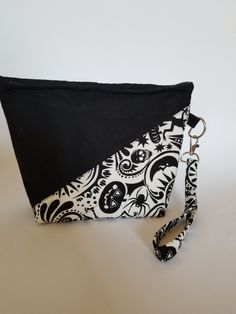 This adorable halloween print wristlet is perfect for any occasion!! It features plenty of storage and a detachable wrist strap! The bag measure 9.5 inches long,6.5 inches high,and 4 inches deep. Black Pouch With Zipper Closure As Gift, Gift Black Pouch With Zipper Closure, Black Rectangular Wristlet For Gift, Rectangular Black Wristlet As A Gift, Rectangular Black Wristlet For Gift, Black Wristlet With Zipper Closure For Gift, Black Wristlet With Zipper Closure As Gift, Black Clutch Wristlet For Gift, Rectangular Black Cosmetic Bag Gift