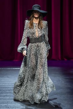 Défilé Redemption printemps-été 2019 Prêt-à-porter - Madame Figaro Boho Rock, Brunch Fashion, Leopard Print Maxi Dress, Velvet Dress Designs, Woman Suit Fashion, Leopard Dress, Summer 2019, Summer Outfits Women