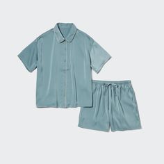 This is UNIQLO Satin Short-Sleeve Pajamas(Women) details.Smooth, comfortable feel and a relaxed fit. These satin pajamas are a joy to wear. Pajamas Satin, Pyjama Satin, Satin Short, Elegant Drapes, Satin Pajamas, Styling Ideas, Pajamas Women, Satin Fabric, Uniqlo