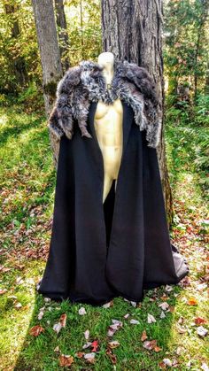 Fur Cloak Viking Cloak Game of Thrones Fur Capelet - Etsy Fur Mantle, Viking Cloak, Fur Capelet, Medieval Cloak, Nordic Wedding, Pagan Wedding, Viking Dress