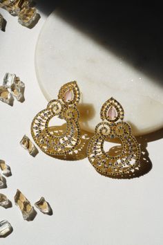 Elevate your style with the Emma-Dainty Paisley Chandbali AD Earrings, a perfect blend of traditional elegance and modern chic. These unique chandbalis boast intricate paisley designs in two captivating variations: one in luxurious gold with white CZ stones and a striking pink CZ stone embellishment, and the other in a refreshing green with white CZ stones, adorned by a pristine white stone embellishment. Key Features: Exquisite Paisley Chandbali Design: These earrings combine the timeless beaut Ad Earrings, Accessories Ear, Ear Chain, Asian Jewelry, Chandbali Earrings, Choker Necklace Set, Minimal Jewelry, Jhumka Earrings, Style Classique