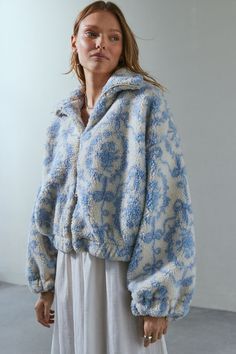 Kimchi Blue Snow Bunny Printed Piled Fleece Zip-Up Jacket Cute Fleece Jacket, New York Fashion Winter, Cute Coats For Women, Womens Winter Jackets, Jacket Fluffy, Cute Winter Coats, Wardrobe Change, Kimchi Blue Dress, Snow Bunny