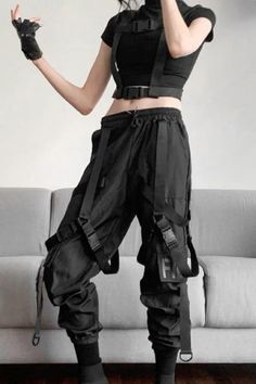 Tech Wear Women Aesthetic, Techwear Woman Outfit, Tech Clothing Women, Womens Techwear Fashion, Parkour Outfits Female, Tech Ware Outfits, Women’s Techwear, Warcore Outfits Women, Assassin Aesthetic Outfit Modern