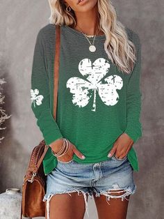 Simple Shamrock Long Sleeve Tops is fashionable and cheap, come to Justfashionnow to find out about the Clothing Christmas Leggings, Oversize Women, Autumn Fashion Casual, Loose Fitting Tops, Simple Shirts, Crew Neck Top, Casual Sweaters, Cozy Knits, Primavera Estate