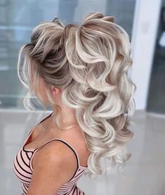 Diy Ponytail Hairstyles, Diy Ponytail, High Ponytail Hairstyles, Colored Curly Hair, A Ponytail, High Ponytail, Long Blonde