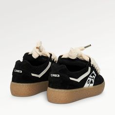 The Dude Black Suede are a must-have for every wardrobe. Made of fine black suede, they feature a caramel-colored sole and modern design details. A perfect sneaker for every day. Perfect Sneakers, The Dude, Black Suede, Design Details, Must Haves, Caramel, Every Day, Modern Design, Kids Outfits