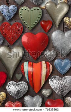 many different colored hearts are arranged together