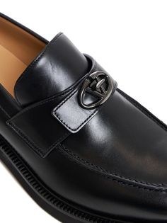 Valentino Garavani’s black leather loafers featuring a rounded toe, front strap with silver-tone metal V-Lock logo buckle, leather insole and sole and chunky rubber sole. Size Type: Shoes Ita manGender: MenMaterial: FURS & SKINS->CALF LEATHER100 %Color: BlackMade in: ITProduct ID: 5Y2S0I58LXX-0NO*Import tax/duty will be calculated at checkout (If applicable) Lock Logo, Chloe Purses, Mens Designer Shoes, Black Leather Loafers, Men Loafers, Valentino Shoes, Black Loafers, Italian Fashion Designers, Luxury Accessories