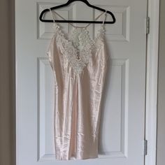 Beautiful Pink & Lace Chemise Slip Nightie By Linea Donatella! Nwt. Size Small Women's Handkerchief, White Nightgown, Babydoll Nightgown, Lingerie White, Vintage Slip Dress, Lace Chemise, Floral Slip Dress, Vintage Slips, Pearl And Lace