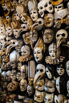 Types Of Masks, Costume Carnaval, Costume Venitien, Venice Mask, Venetian Carnival Masks, Carnival Of Venice, Creation Art, Venetian Masks, Venetian Mask