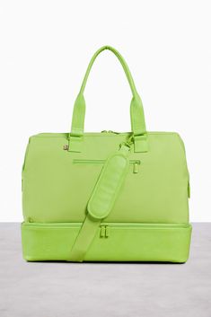 Citron Weekender Bag - Green Overnight Bags & Travel Duffle | Béis Travel Wet Dry Bag, Perfect Travel Bag, Travel Tote Bag, Shay Mitchell, Overnight Bags, Travel Duffle, Bag Green, Dry Bag, Weekender Tote