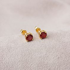 It is a stone that represents passion, true friendship, loyalty, success and consistency. The color of those born in January is the color of garnet. Our 14K solid gold and round cut garnet earring is suitable for daily use with its special design and is a stylish jewelery that you can use on your special days and gift it to your loved ones. A stylish jewel for you and your loved ones. Time to pamper yourself and your loved ones... 🤍🤍 Special gifts for your special moments. We produce our jewel Classic Gemstones With Prong Setting For Gift, Fine Jewelry Birthstone Earrings With Round Stone, Gemstone Earrings For Anniversary, Round Birthstone Earrings For Her, Birthstone Earrings As Gift For Her, Round Birthstone Earrings Gift For Her, Classic Gemstone Earrings Perfect As Gifts, Classic Gemstone Earrings As Gift, Classic Gemstone Earrings For Gift