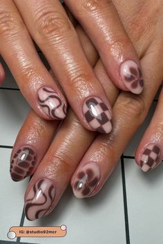 From warm mocha tones to rich espresso tips, brown nails have a shade for every season. We’ve rounded up the best ideas to keep your nails looking chic year-round. See which one catches your eye here! #brownnails #brownnailideas Brown And Pink Nail Ideas, Brown Nails Square Short, Short Coffee Nails, Fun Brown Nails, Dark Brown Nails Short, Coffee Brown Nails Design, Short Nail Ideas Fall 2024, Short Gel Manicure Ideas, Brown Cute Nails