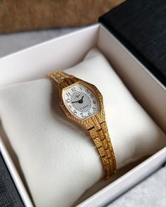 Women's Watch Mechanical Wristwatch Classic Gold Watch - Etsy Ukraine Vintage Watches With Diamond Hour Markers As Gift, Classic Diamond Watch With Metal Dial As Gift, Yellow Gold Analog Watch For Gift, Classic Gold Diamond Watch As Gift, Yellow Gold Diamond Watch With Metal Dial, Vintage Diamond Watch As Gift, 1990s Christmas, Pinky Rings, Icy Girl