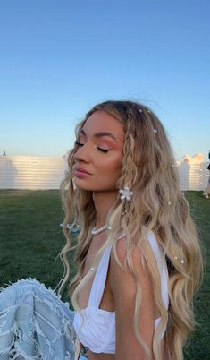 Edc Hair, Mode Coachella, Rave Hairstyles, Music Festival Hair, Festival Hairstyles, Coachella Hair, Edm Music Festivals, Sommer Strand Outfit, Festival Make Up