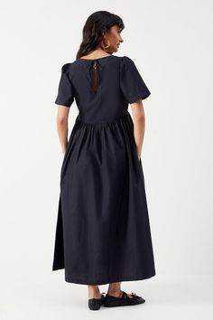 Introducing our stylish Cotton Poplin Drawstring Back Midi Dress! This beautiful dress is perfect for any occasion, whether You are off to work or a casual day out. Made from high-quality cotton poplin, it offers a comfortable and breathable fit. The drawstring back adds a touch of elegance. Complete with trendy sunglasses, this dress is a must-have for any fashion-forward woman. Oasis Fashion, Trendy Sunglasses, Puff Sleeve Dresses, Navy Dress, Smock Dress, Dress Clothes For Women, Beautiful Dress, Cotton Poplin, Occasion Wear