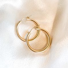 27mm x 3mm thick style gold filled hoops that are perfect for everyday wear. These measure a little over 1 inch across. You never have to take these off. Made to last and made to live in. 100x more gold than plated jewelry. Gold filled is waterproof, tarnish proof and great for sensitive ears. Hawaii x California. Classic Small Hoop Earrings In 14k Gold Filled, Nickel-free Small Hoop Earrings In 14k Gold Filled, Hypoallergenic Small Hoop Earrings In 14k Gold Filled, Gold Round Earrings For Everyday, Everyday Rose Gold Hoop Earrings, Nickel Free Hoop Earrings For Everyday, Nickel-free Hoop Earrings For Everyday, Classic Gold Hoop Earrings With Ear Wire, Simple Small Hoop Everyday Jewelry