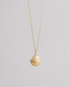 Gold Scallop Necklace Scallop Shell Necklace, Ocean Necklace Aesthetic, Scallop Necklace, Gold Necklace Stack, Fun Necklaces, Necklace Gold Jewelry, Fairy Tale Jewelry, Beach Rings, Delicate Gold Jewelry