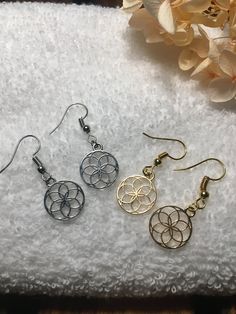 These great earrings are a great eye-catcher. The color silver or gold can be selected. Diameter of the mandala approx. 1.3 cm x 0.1 cm, incl. earrings approx. 3.5 cm. It is costume jewelry. Metal Flower Earrings As Gift, Metal Flower-shaped Earrings For Gift, Flower Shaped Metal Earrings For Gift, Flower-shaped Metal Earrings For Gift, Metal Flower Charm Earrings As Gift, Silver Metal Flower Hoop Earrings, Silver Flower-shaped Metal Hoop Earrings, Silver Bohemian Flower-shaped Earrings, Bohemian Silver Flower-shaped Earrings