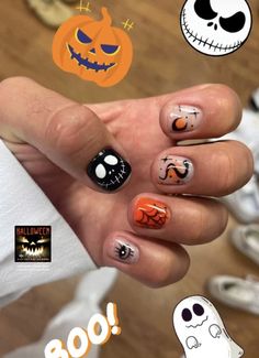 You're in for a treat with our line up of 30+ spooky (but spectacular) nail designs for Halloween that will even impress your manicurist! Men Nail Art Halloween, Men Halloween Nails, Masculine Nail Art Men, Halloween Nails Men, Gelish Halloween, Masculine Nail Art, Nail Designs For Halloween, Celebrity Nails Trends