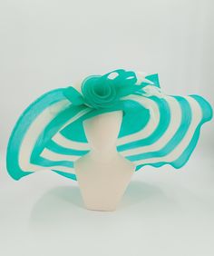 Breathtaking ladies hat perfect for the Kentucky derby. Chic Structured Crown Hat For Kentucky Derby, Chic Kentucky Derby Hat With Structured Crown, Chic Hats With Structured Crown For Races, Chic High Crown Top Hat For Kentucky Derby, Chic High Crown Mini Hat For Races, Kentucky Derby Structured Crown Hat For Races, Chic Mini Hats With High Crown For Races, Chic Short Brim Hat For Races, Chic High Crown Hat For Royal Ascot