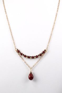 Oxblood and Gold Swarovski Pearl and Chain by NouveauTique on Etsy Gold Chain Necklace Design, Bead Chain Necklace Ideas, Chain Necklace With Beads, Bead And Chain Necklace, Diy Necklaces Ideas, Necklace Making Ideas, Handmade Jewelry Ideas Necklace, Chain Jewelry Diy, Handmade Necklace Ideas