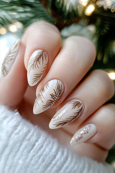 White Christmas Tree Nail Art, Gold Christmas Nails Short, Holiday Nails Winter Christmas White, Christmas Engagement Nails, Boho Christmas Nails, Natural Christmas Nails, Classy Holiday Nails, Modern Christmas Nails