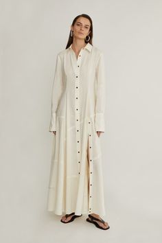 Long Dress Long Sleeve Casual, Light Cotton Dress, Shirt With Open Back, Shirt Dress Runway, Claire Mccardell Dress, Womens Linen Outfits, Dubai Fashion Women, Silk Fabric Dress, Feminine Casual