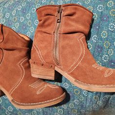 Rich Warm Brown Suede Ankle Boots With White Embroidery And Stacked Heels. Super Cute And In Excellent, Used Condition! Fall Ankle Boot Booties For Rodeo, Spring Rodeo Moto Boots With Round Toe, Western Ankle-high Booties Medium Width, Western Style Booties With Medium Width, Suede Moto Ankle Boots For Rodeo, Ankle-high Rodeo Boots For Spring, Ankle-high Boots For Rodeo In Spring, Ankle-high Boots For Spring Rodeo, Ankle-high Boots For Rodeo Spring Season