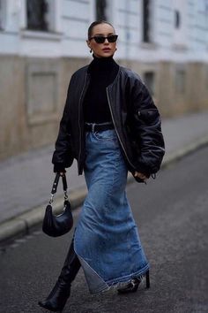 Хот Кутюр Denim Skirt Winter, Denim Skirt Outfit Winter, Denim Maxi Skirt Outfit, Long Denim Skirt Outfit, Skirt Outfit Fall, Long Jean Skirt, Looks Jeans, Skirt Outfits Fall