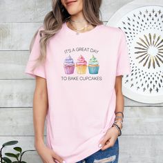 Sweeten your day with our "It's a Good Day to Bake Cupcakes" shirt, featuring an adorable cupcake print! Whether you're whipping up a batch of your favorite treats or just want to show off your love for baking, this charming tee is perfect for any cupcake enthusiast. Made from soft, comfy fabric, it's ideal for casual wear, baking days, or hanging out with fellow bakers.  🧁PRODUCT DETAILS: - Solid Colors:  100% airlume combed and ring-spun cotton - Heather Colors: Cotton and polyester blend - Super soft, breathable fabric - Unisex sizing - Retail Fit - Pre-shrunk 🧁PROCESSING TIMES Production: 3-7 business days Standard shipping: 3-12 business days Orders are processed in a first in, first out basis. Thus, we are NOT able to rush production. For expedited shipping options, please message Bakery Owner, Baker Gifts, Bake Cupcakes, Cupcake Shirt, Cupcake Baking, Colorful Cupcakes, Baking Gifts, Baking Cupcakes, Pastry Chef