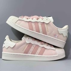 -Brand New -Women's Size Us 6 -The Perfect Combination Of Style And Comfort For Everyday Wear Or Athleisure. Superstar Adidas, Adidas Originals Superstar, Adidas Campus, Adidas White, Pinterest Closet, Shoes Adidas, Shoes White, White Adidas, Adidas Shoes