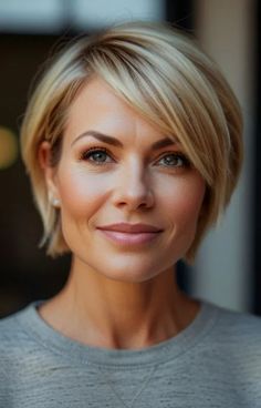 21 Short Hairstyles For Women Over 50 With Fine Hair Short Hairstyles For 50 Year Old Women, Short Hair For Over 50, Short Blonde Hairstyle Women, Short Blond Haircut, Short Blonde Pixie Cut, Sarah Harding, Chic Short Haircuts, Blonde Short