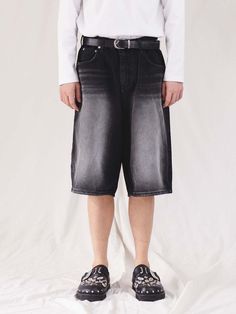 These wide and loose shorts are made from cotton denim accented with strong contrast with brushing. They have classic five pockets and metal trims.- Zip and button fastening- Five pockets- Wide leg- Unisex wear Metal Trim, Denim Short, Loose Shorts, Brushing, Short Pants, 2 Colours, Denim Shorts, Wide Leg, Loose Fitting