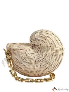 BirdinBag - Bolso de paja con correa de cadena y diseño de concha Minimalist Chain, Chain Pattern, Shell Design, Black Chain, Bag Bag, Bird In Bag, Amazing Products, Chain Strap, Straw Bag