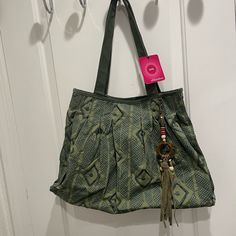 Nwt Exhilaration Olive Green Vintage Embroidered Carpet Bag. No Holes Tears Or Snags. Perfect For On The Go. Nice And Light, And Comes With A Key Ring. Boho Chic. Casual Green Embroidered Shoulder Bag, Slouch Bags, Carpet Bag, Green Vintage, Leather Hobo, Green Fashion, Hobo Bag, Key Ring, The Go