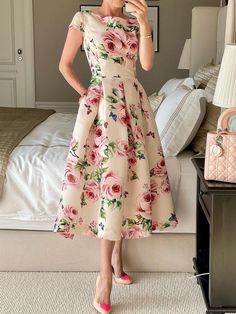 Buy Inexpensive Dresses at Stylewe online store, SPU: 117DR4F7CB9, Color: Pink, Theme:Summer, Edition type:Regular Fit. Inexpensive Dresses, Midi Floral Dress, Ärmelloser Pullover, Derby Outfits, Star Master, Dress Name, Dress With Floral Print, Elegant Mini Dress, Short Sleeve Midi Dress