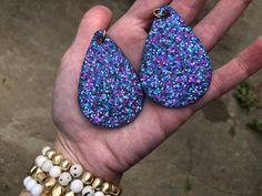 These gorgeous, lightweight teardrop earrings are stunners! They are made with a mix of chunky and fine royal blue, light blue, and purple hexagon glitter. They are approximately 2.5 inches long without the findings and are finished with 18K gold plated brass earring hooks.  They make great gifts for moms, teachers, bridesmaids, teammates, coworkers, grandmas, friends, or for you! Who doesn't love jewelry as a Christmas, birthday, anniversary, or thinking of you gift?  I LOVE to create custom orders! I can customize combinations of glitter colors, and I can make additional shapes and sizes using any of the glitter in my listings. I can also customize bracelets and earrings. If you have a special request, please contact me! Colors of any items may vary due to monitor settings, camera settin Customised Bracelets, Glitter Colors, Earrings Teardrop, Purple Earrings, Great Gifts For Mom, Earrings Drop, Earrings Blue, Earring Hooks, Keep Jewelry