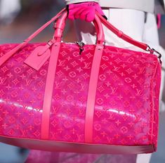 PurseBop on Instagram: “New Post: Yes please 💝 @louisvuitton ’s creative director Virgil Abloh simply nailed it 🔨 Visit pursebop.com to see the full collection,…” Pink Louis Vuitton Bag, Louis Vuitton Wallpaper, Pink Louis Vuitton, Stile Kendall Jenner, Sac Louis Vuitton, Quilted Wallet, Lv Bags, Louis Vuitton Keepall, Pink Vibes