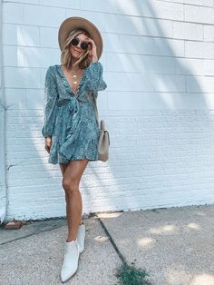 Nashville Outfits Summer Night Going Out, Nashville Night Out Outfit Summer, Nashville Outfits For Moms, Simple Nashville Outfits, Nashville Summer Outfits 2023, Daytime Nashville Outfit, Nashville Dress Outfit, Casual Nashville Outfit Summer, Nashville Outfits Going Out Summer