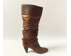 vintage 80s slouchy heeled boots.  muted brown color with faux alligator / animal pattern with braided rope around the foot portion.  3.5 inch heels.  pointed toes.  size 7.5 M on boots, see measurements for fit.   LABEL -- zodiac MATERIAL -- leather CONDITION -- great vintage -- scuff marks/nicks to back and inside of heels, sifting inside of boots as well.  see pictures. MEASUREMENTS IN INCHES size - 7.5 M on boot outer sole length back of heel to tip of toes -- 9 boot shaft length -- 14.5 width of foot -- 3 top opening -- 14 heel height -- 3.25 80s Boots, Slouchy Leather Boots, Hippie Rock, Muted Brown, Vintage Zodiac, Slouch Boots, Casual High Heels, Slouched Boots, Braided Rope