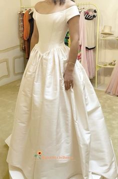 short sleeve wedding dress Catherine Rayner, Dream Wedding Ideas Dresses, Ball Gowns Evening, Free Service, Vintage Bridal, Dreamy Wedding, Look Vintage, Wedding Dress Inspiration, Dream Wedding Dresses